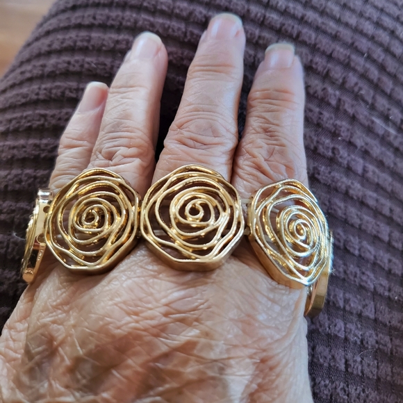 Very pretty rose bracelet from paparazzi - Picture 2 of 3